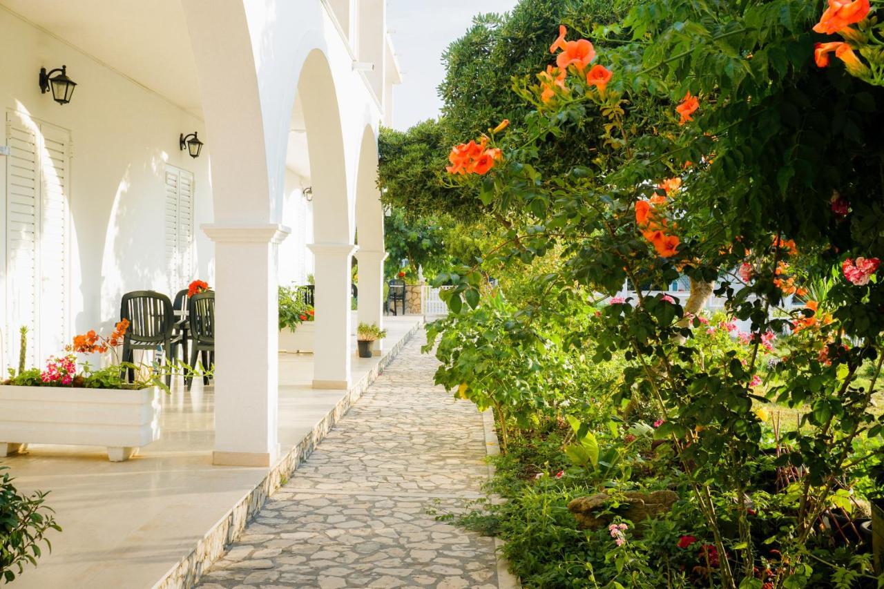 Cubaneros Holiday Inn Laganas Ngoại thất bức ảnh